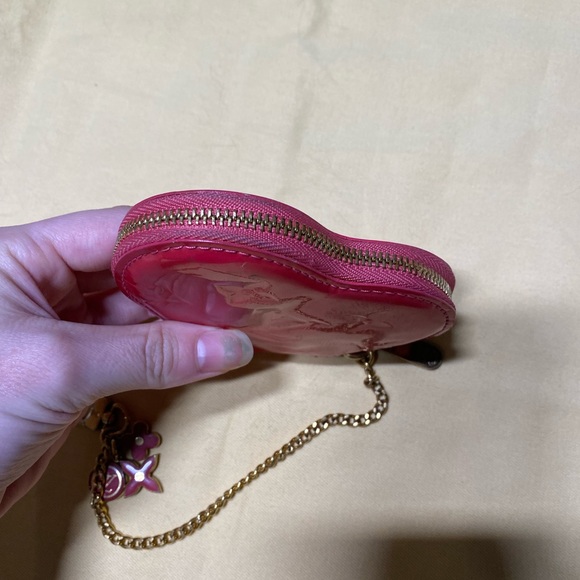 Louis Vuitton heart coin purse - Picture 12 of 16